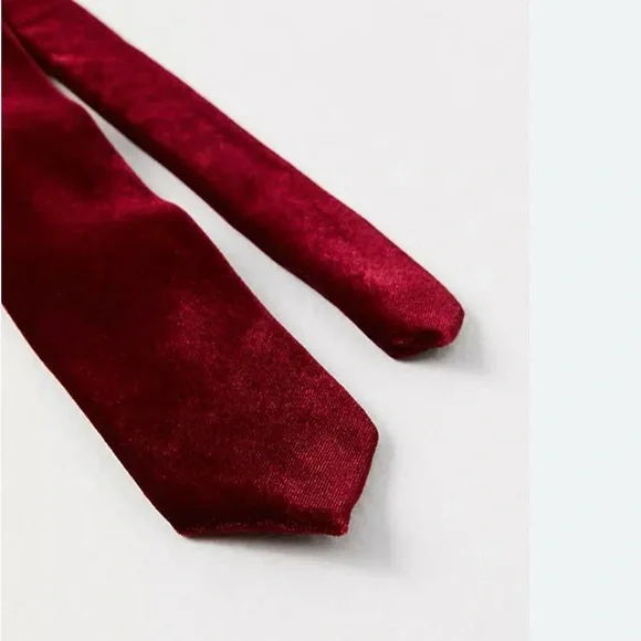 Free People Vaughn Velvet Tie Elegant Burgundy Velvet Scarf O/S - Picture 2 of 6